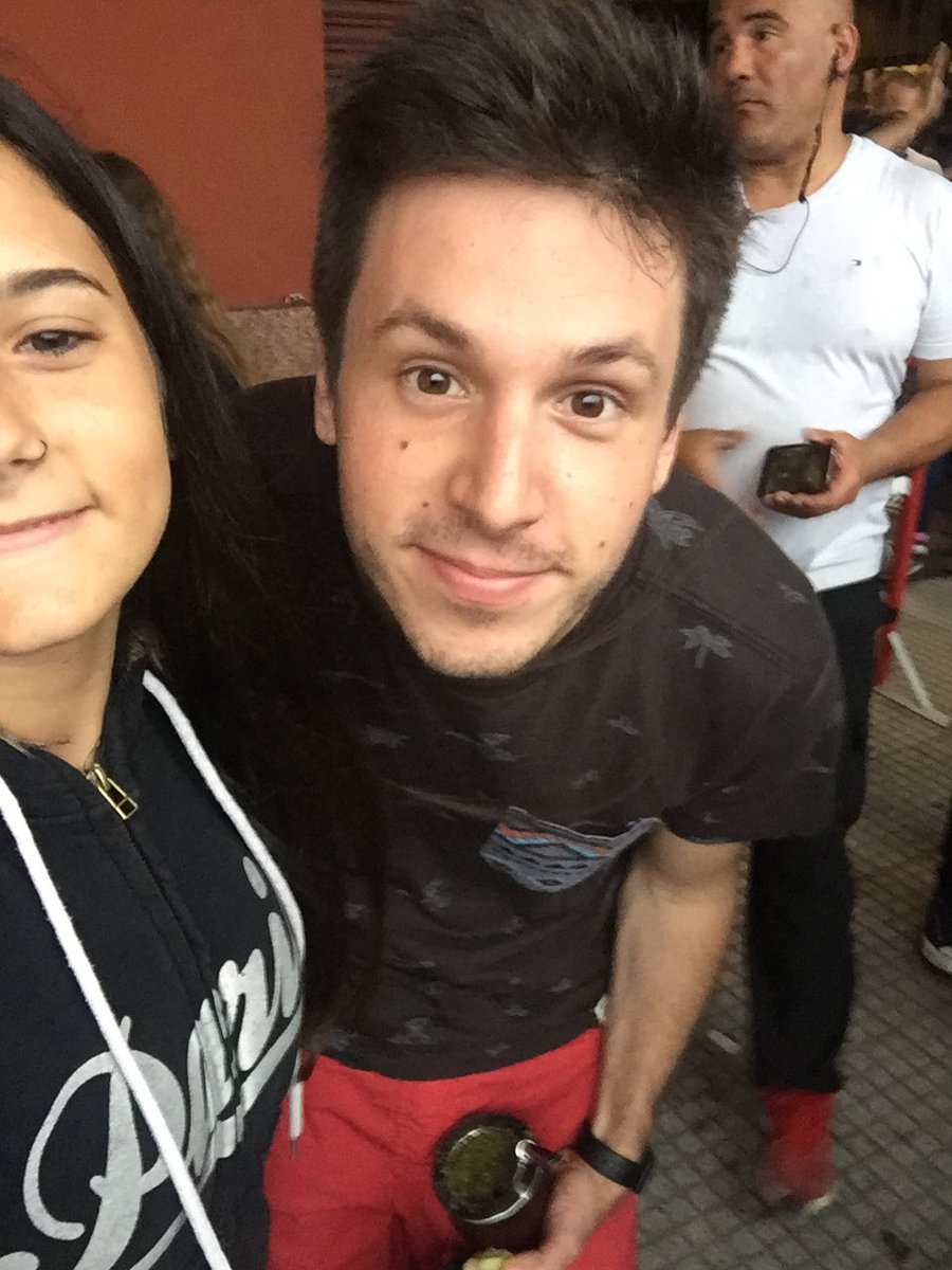 niky0115's tweet photo. un recuerdo del luna park💗🇦🇷 @Agusduarte84 (carlos atras)😹 https://t.co/YfJzMU7hf0