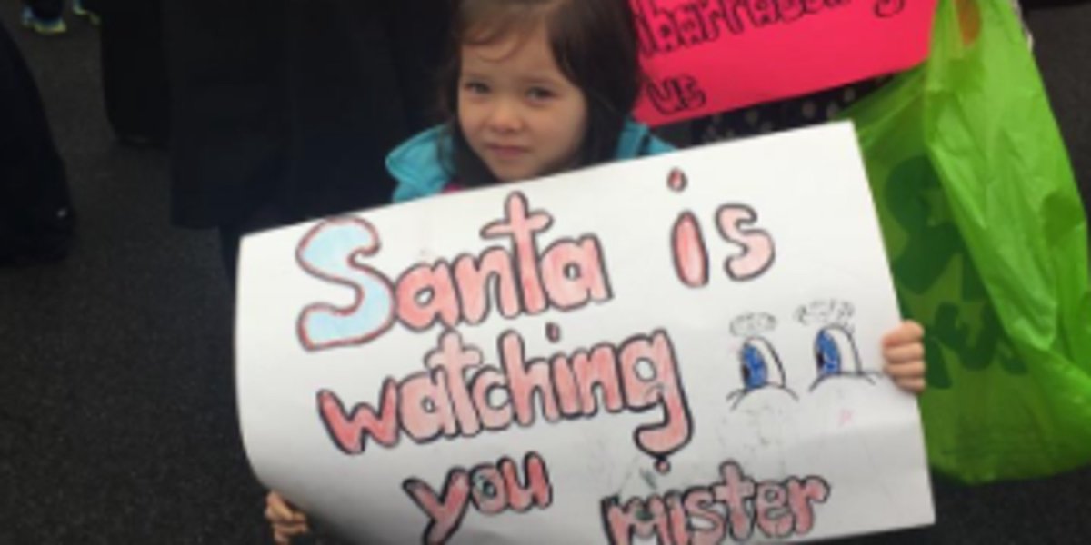 HuffPost's tweet photo. The many adorable kids marching worldwide https://t.co/3w5hKGmAve #WomensMarch https://t.co/50ifcR8Tf1