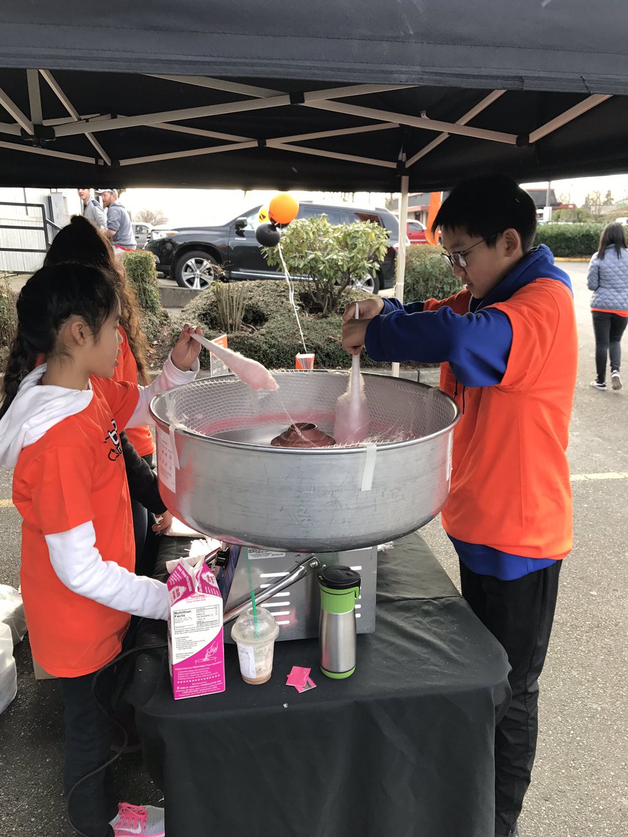 austin_spg's tweet photo. Everybody loves sugar! Making some cotton candy today! https://t.co/shZB1AbG34
