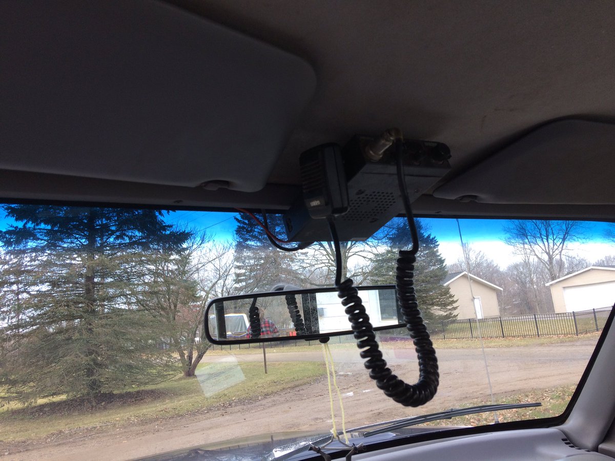 Toeheadprod's tweet photo. Got the CB wired up #breaker19 #detroitgambler500 #beaterwithaheater #dailydriver #paidfor #redneck #soldasis https://t.co/r9b53HkPBJ