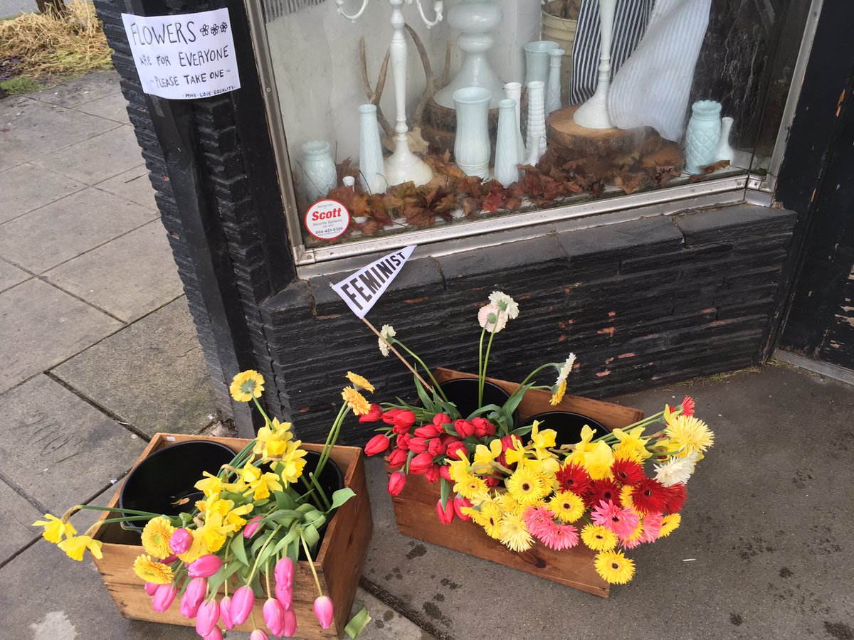 Bread and roses!
Flowers for #feminists! 
#flowers for everyone!
