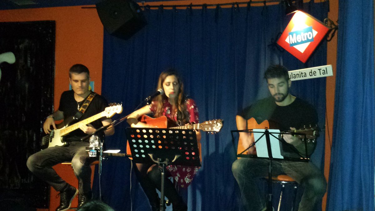 Conciertazo de <a href="/VersiliaMusic/">Versilia</a> en <a href="/FulanitaDeTal__/">Fulanita de Tal</a> con música auténtica y fresca