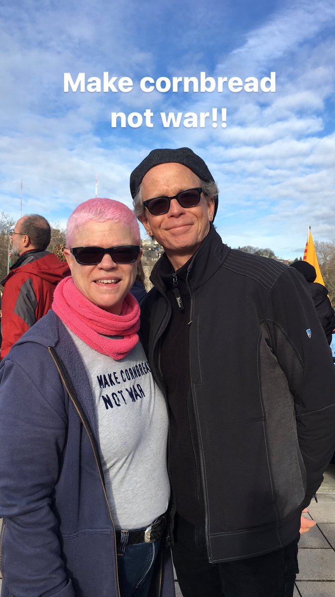 lesliedines's tweet photo. Lots of marchers wanted to take a pic of my @potlikker shirt! #makecornbreadnotwar #WomensMarch #Seattle https://t.co/4sQkv7PtxY