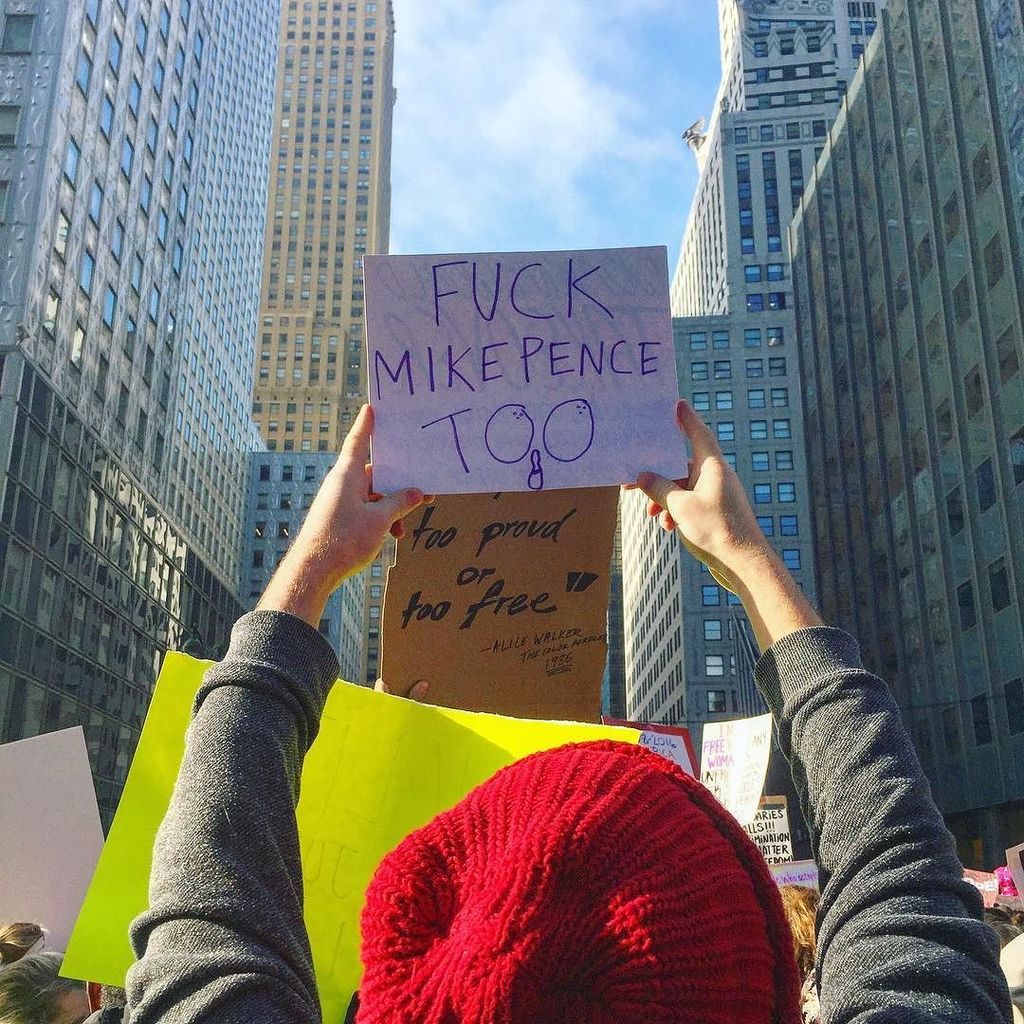 KellyRaeA's tweet photo. #womensmarch #daddypencecomedance https://t.co/WbBt9IfEZK https://t.co/9WLqaRfSie
