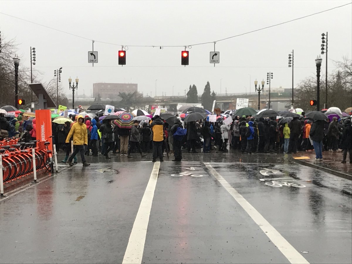 SunsetScroll's tweet image. #womensmarch #womensmarchpdx
