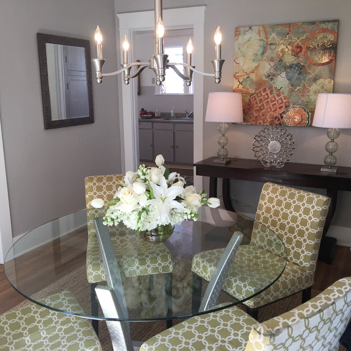 alexishallLLC's tweet photo. OPEN HOUSE 1/21-1/22 (1-4PM)1347 Sutherland St LA, CA 90026 3Bed/2Bath  $865,000. (323)804-7887 #home #RealEstate #homesforsale #sale #now https://t.co/J6Ko9a6nmd