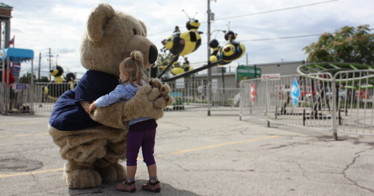 TheShineFound's tweet photo. A big Sunshine Bear hug to all of our friends and followers. Happy #NationalHugDay. Be sure to give out lots of hugs today! https://t.co/iWDUUw3M6c