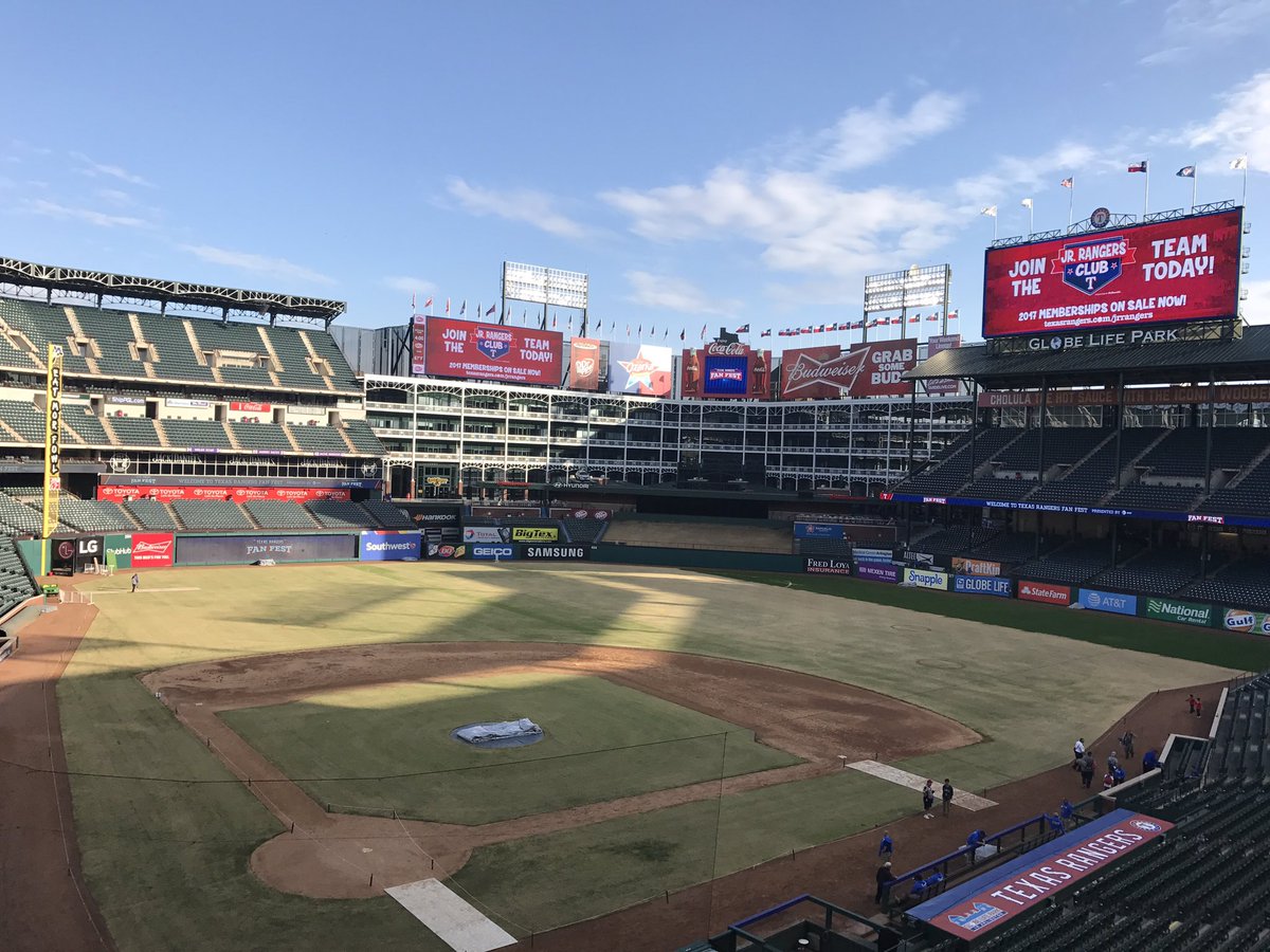 Thank you, fans! See you at the ballpark this season. #RangersFanFest https://t.co/LZqe6hmmPe