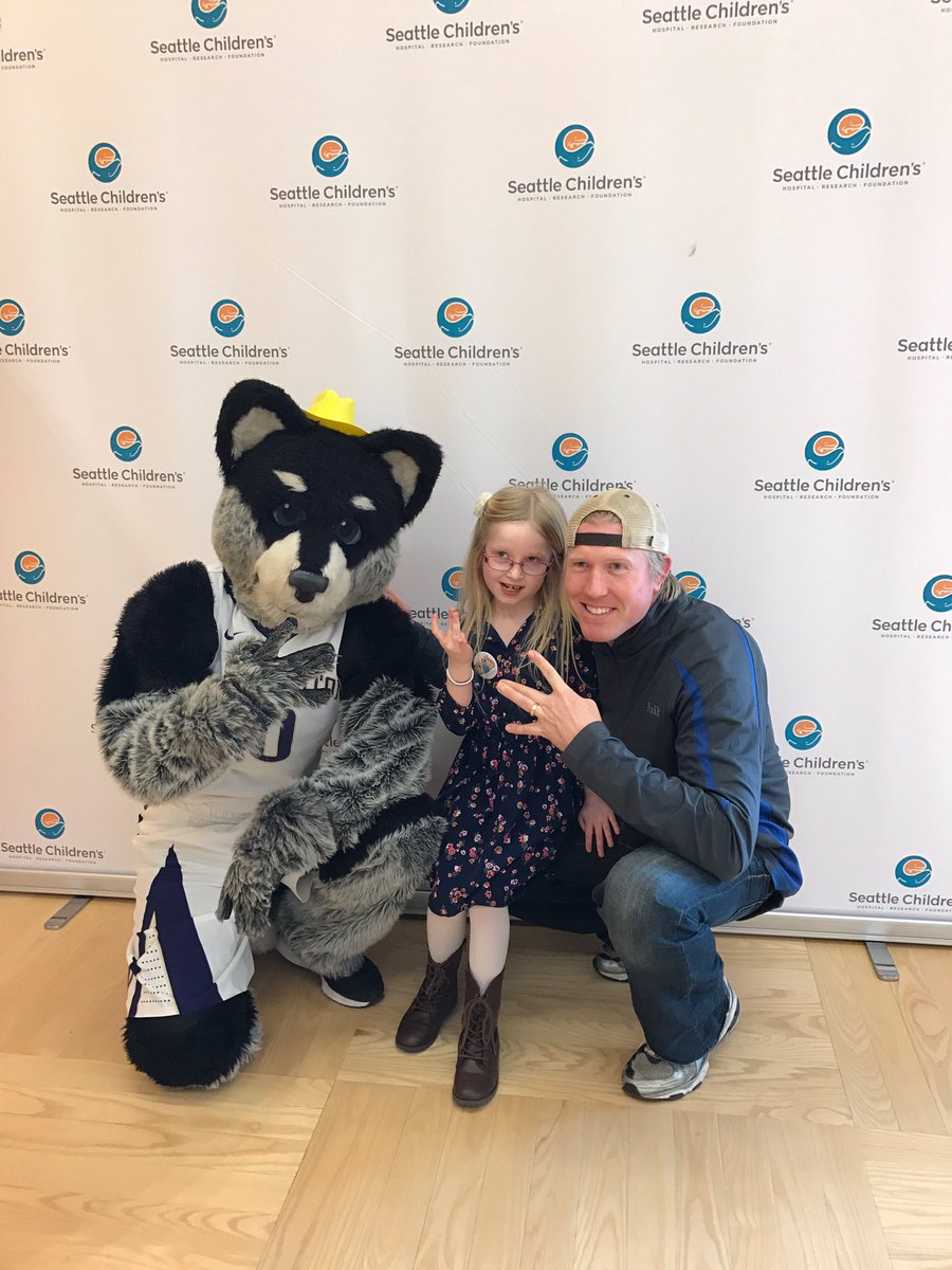 DMatUW's tweet photo. Glad to see superstars Miles and McKinley today! #ForTheKids #DMUW @seattlechildren https://t.co/EDvjTa8Vu7