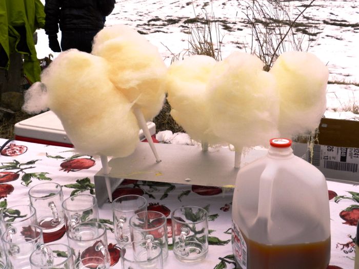 cdnmaplefest's tweet photo. Hell ya, we will have delicious Maple #CottonCandy at the Great Canadian Maple Fest March 3-5. #tapintofun #maplefest #MapleSugar #canada150 https://t.co/MCbWLgPVCN