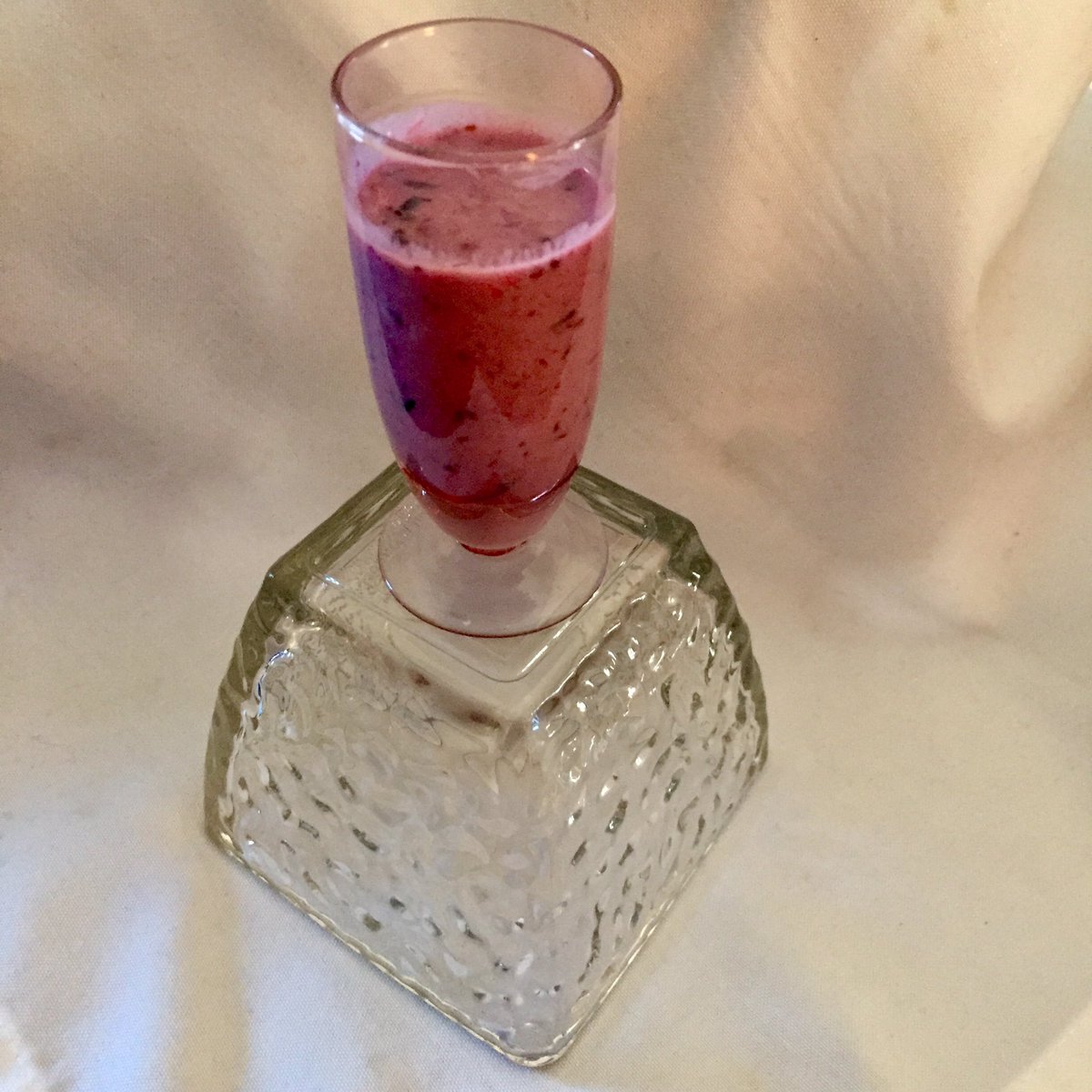 NaturAllSkin's tweet photo. 🍒Mouth Watering Mixed Berry Shot🍒#insideout #nongmo #organic #juicing #VirtualCookBook #GlutenFreeHomemade #healthyliving #antioxidants https://t.co/Dd69uxhXCx