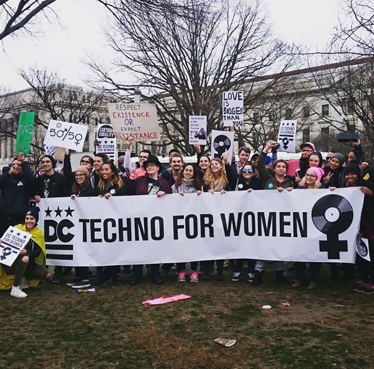 6AMGroup's tweet photo. #Discowoman present at the #WomensMarch in Washington D.C. earlier today 💯🙏🏼❤️💛💚💙💙💗 https://t.co/JfIfeao5oO