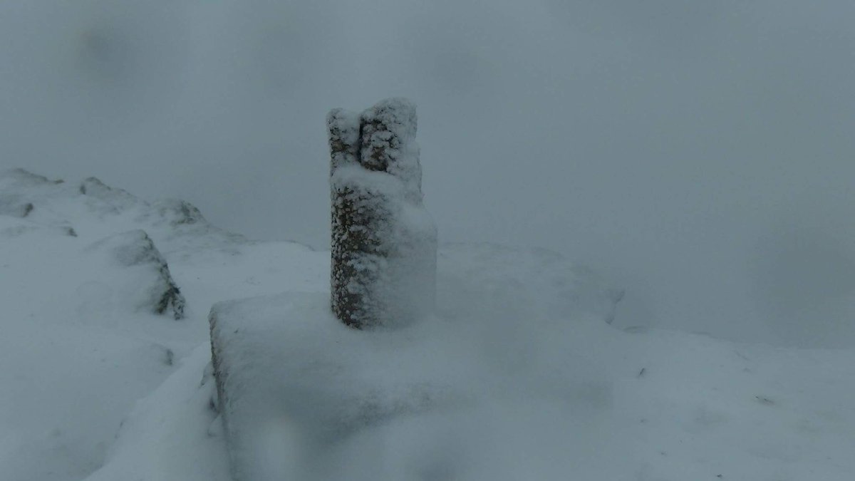 bionic2014's tweet photo. Hui al #moncabrer. Un dia marcat per el temporal. Molt de vent i nevant 🌨🌬💨 https://t.co/c08npIkKgv