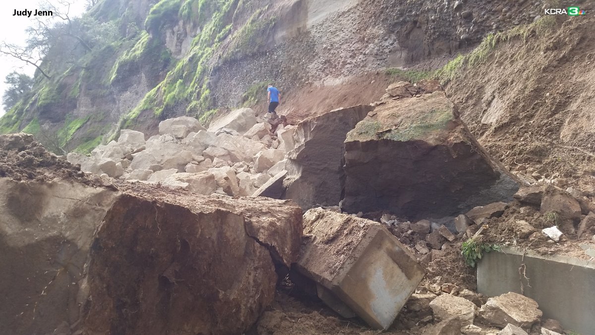 Orangevale cliff gives way, blocks bike trail dlvr.it/N9V3Kh