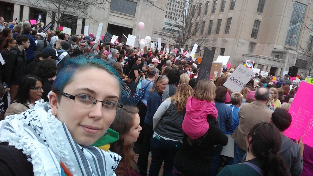 ClaraRuplinger's tweet photo. #WomensMarch lexington #Inauguration #fucktrump #revolution https://t.co/8tcfTy80sQ