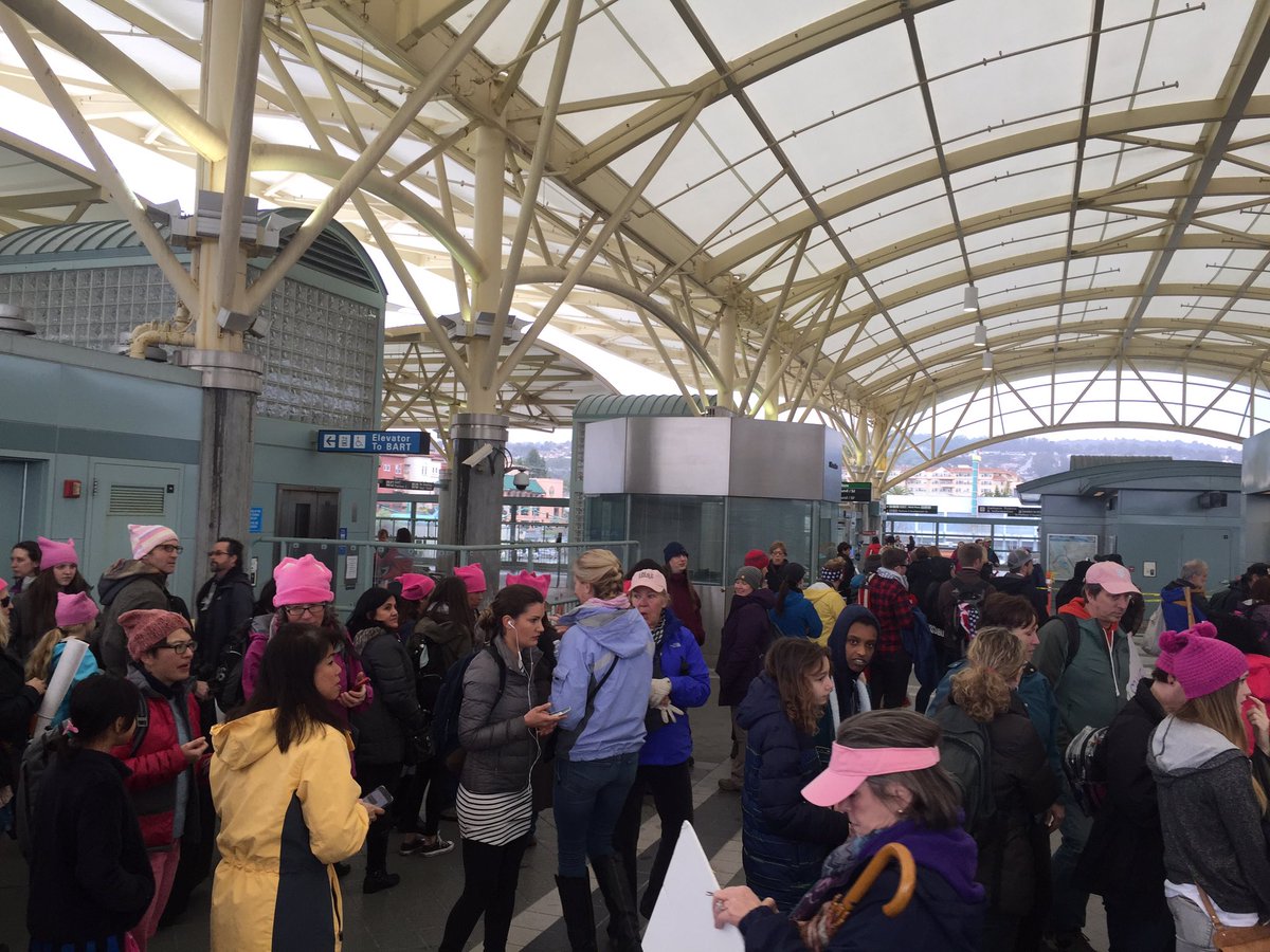 claireluong's tweet photo. Lines at #MillbraeBART are MASSIVE and growing by the minute #WomensMarch #SanFrancisco https://t.co/0Otmh26caI