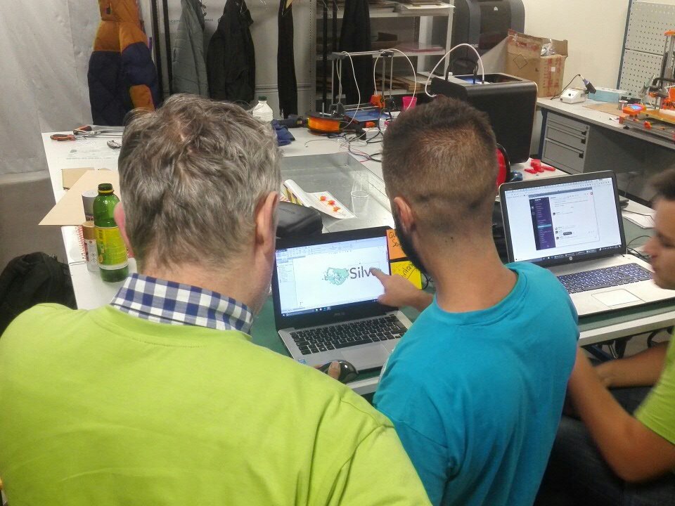 fablabCHTX's tweet photo. @SilvaSW36 au @fablabCHTX pour la concrétisation des idées #SWChtx #Maker #OnEstPasFatigué https://t.co/JcjuJVZftf