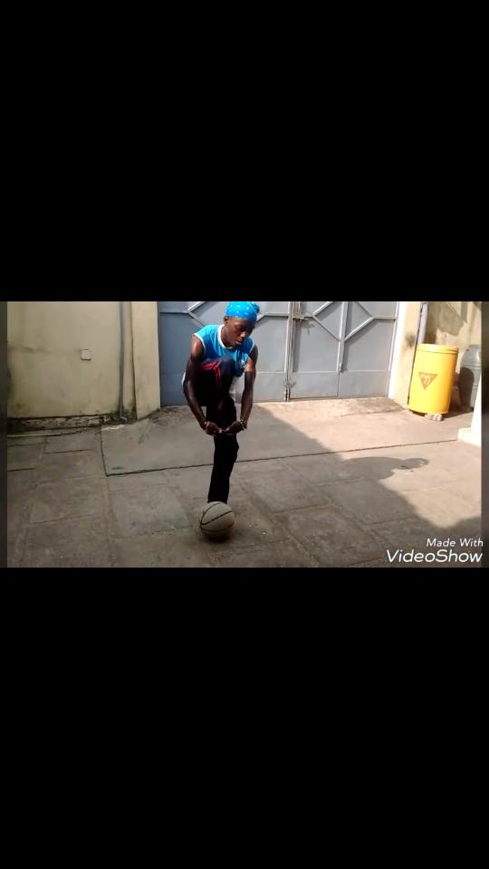 Andr_Freestyle's tweet photo. Je regarde une de mes vidéo en ce moment. https://t.co/5lPTE7HoRw