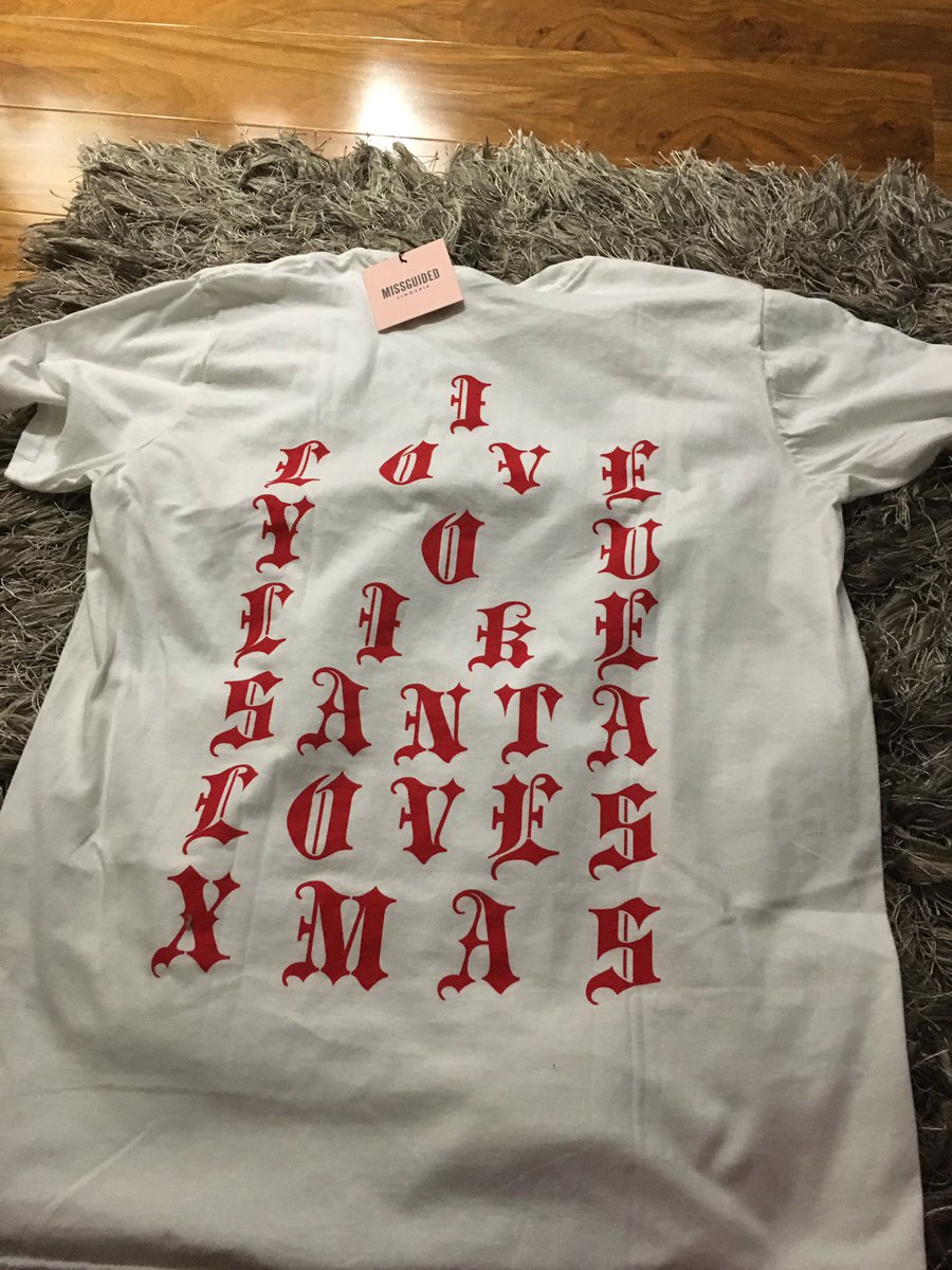 jilly_86's tweet photo. Thanks @Missguided for my new black bra, instead I received a Santa t-shirt that look like an eye test #worstpresent #missguided #confused https://t.co/W6EZtyob44
