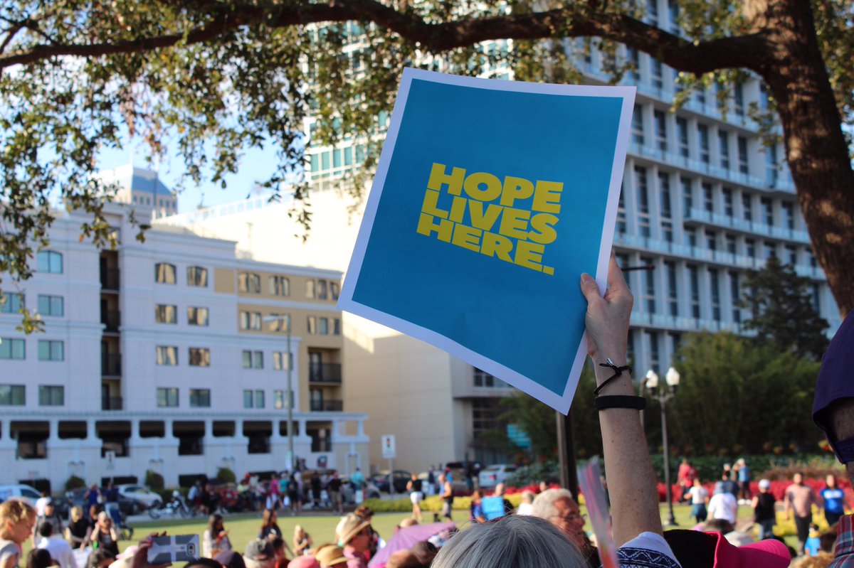 RachQuattrocchi's tweet photo. #WomensMarch ORLANDO @womensmarch https://t.co/oTqav4XITB