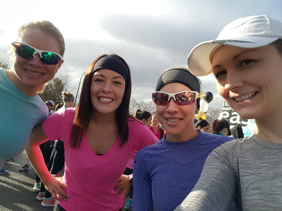 CristinaSchultz's tweet photo. Team Betty and Veronica! #YVRun https://t.co/6p68thEVrL