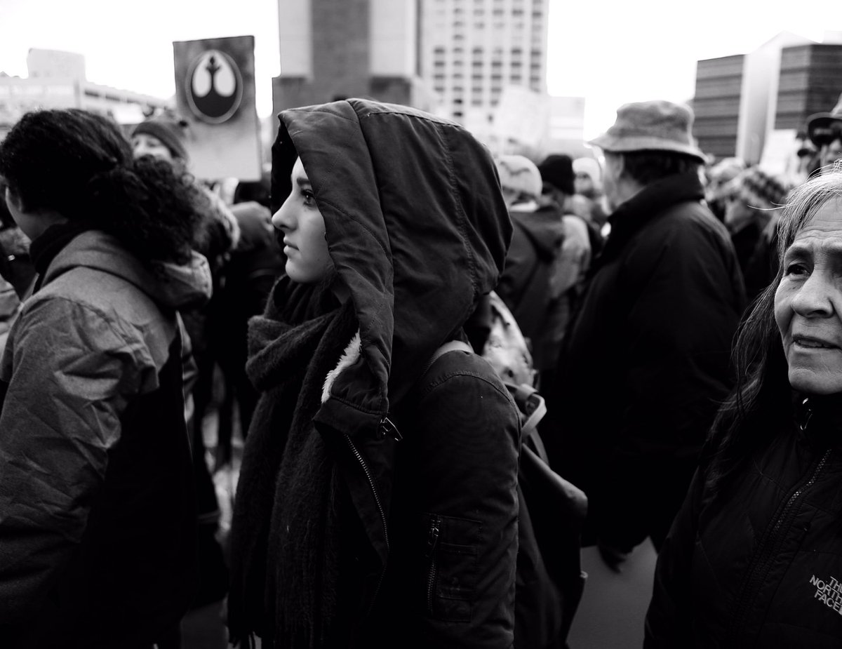 WillowShields's tweet photo. I AM PROUD TO BE A WOMAN #WomensMarch https://t.co/OVRMi8LSWM