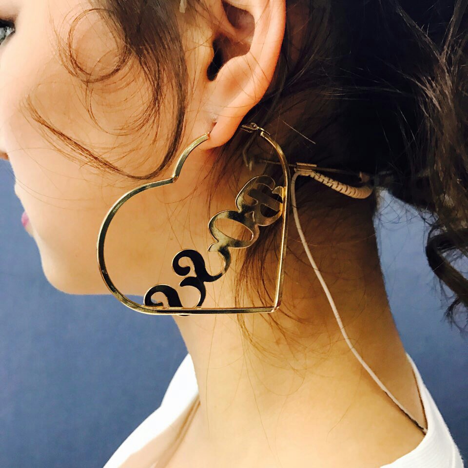 CUBECLC's tweet photo. [#칯깨비룩] 오늘의 #CLC 를 소개합니다
WHEN? 2017-01-22
WHERE? #인기가요
POINT? #BOSS #반짝반짝 😈
방송으로는 자세히 보여드리기 힘들어 아쉬운 디테일 칯 🔍 https://t.co/h5dH7MTG9k