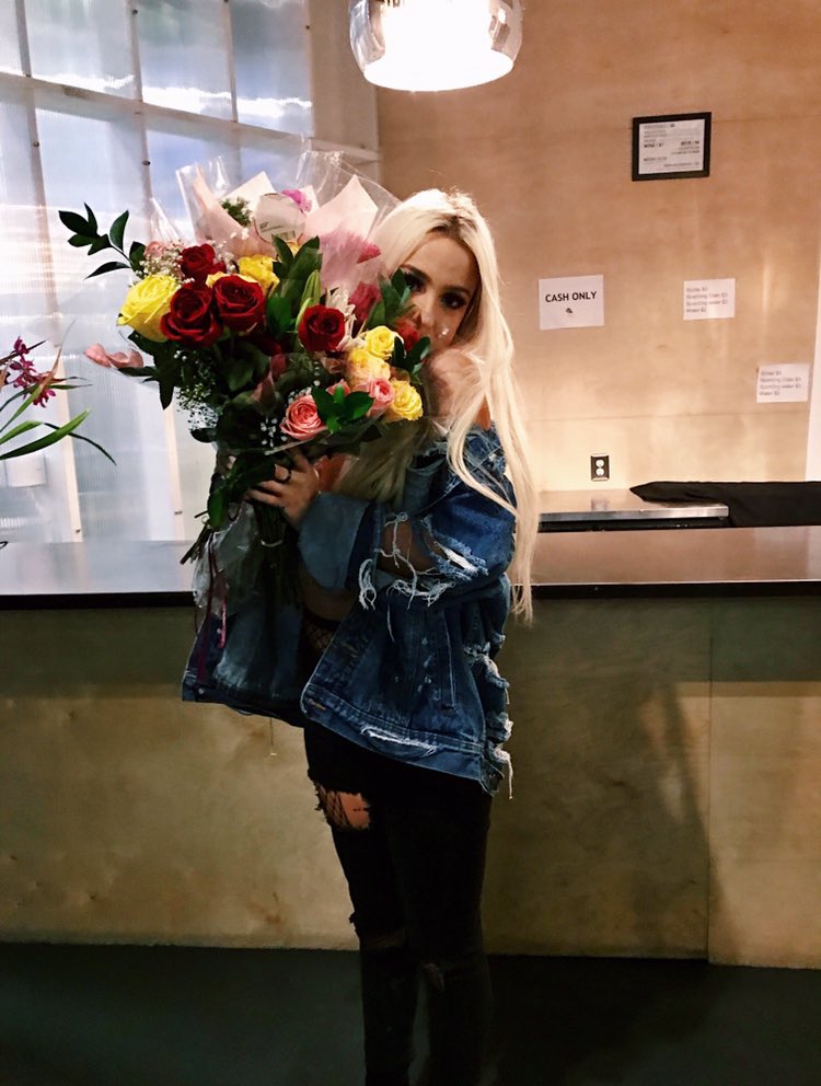 tanamongeau's tweet photo. when San Fran knows that you like flowers 🌹🌷 thank you for all of the love today, i wouldn't be anywhere without you all. https://t.co/S2BNGVZNuK