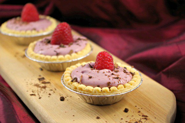 yumgoggle's tweet photo. Raspberry Tiramisu Cutie Pies #easy #ediblegift #FoodMeanderings #minidessert #pie https://t.co/fw4o5Wbeye https://t.co/Ih2sqGxq5A