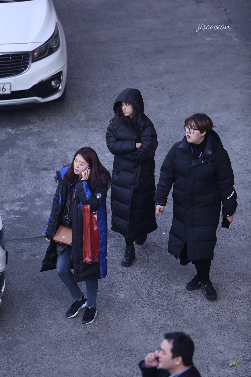 jisoocean's tweet photo. 170119 She is the one.😈
#블랙핑크 #BLACKPINK #지수 #JISOO https://t.co/eFAguNACR2
