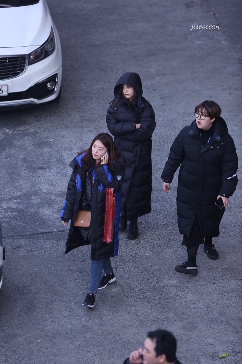 jisoocean's tweet photo. 170119 She is the one.😈
#블랙핑크 #BLACKPINK #지수 #JISOO https://t.co/eFAguNACR2
