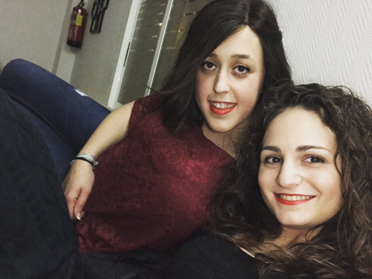 sabigartri's tweet photo. ...de esos que no se bailan hace tiempo 🎤🎼👭 #ekus @sanchoclaudia https://t.co/vLf0WgroEb
