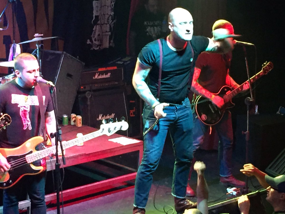 Hangar110Brasil's tweet photo. Lions Law no palco ! #streetpunk #frenchband #casasdeshows #hangar2017 #sindicatooi https://t.co/lBtio1eGuh
