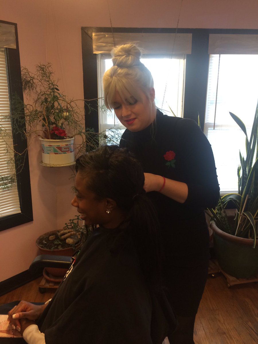 londoniscalling's tweet photo. Kendall finishes her @7StoneDetroit #model for the @vodkavodkaDET event @RoyalOakMusic. @londoniscalling looks forward to seeing you there https://t.co/6zX5GUI6qY