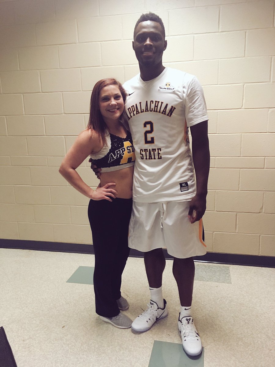 hollymooreeee's tweet image. Tough loss, but great game for youuuuu!!!!!! So proud of ya. 💛🖤 #36points 🏀