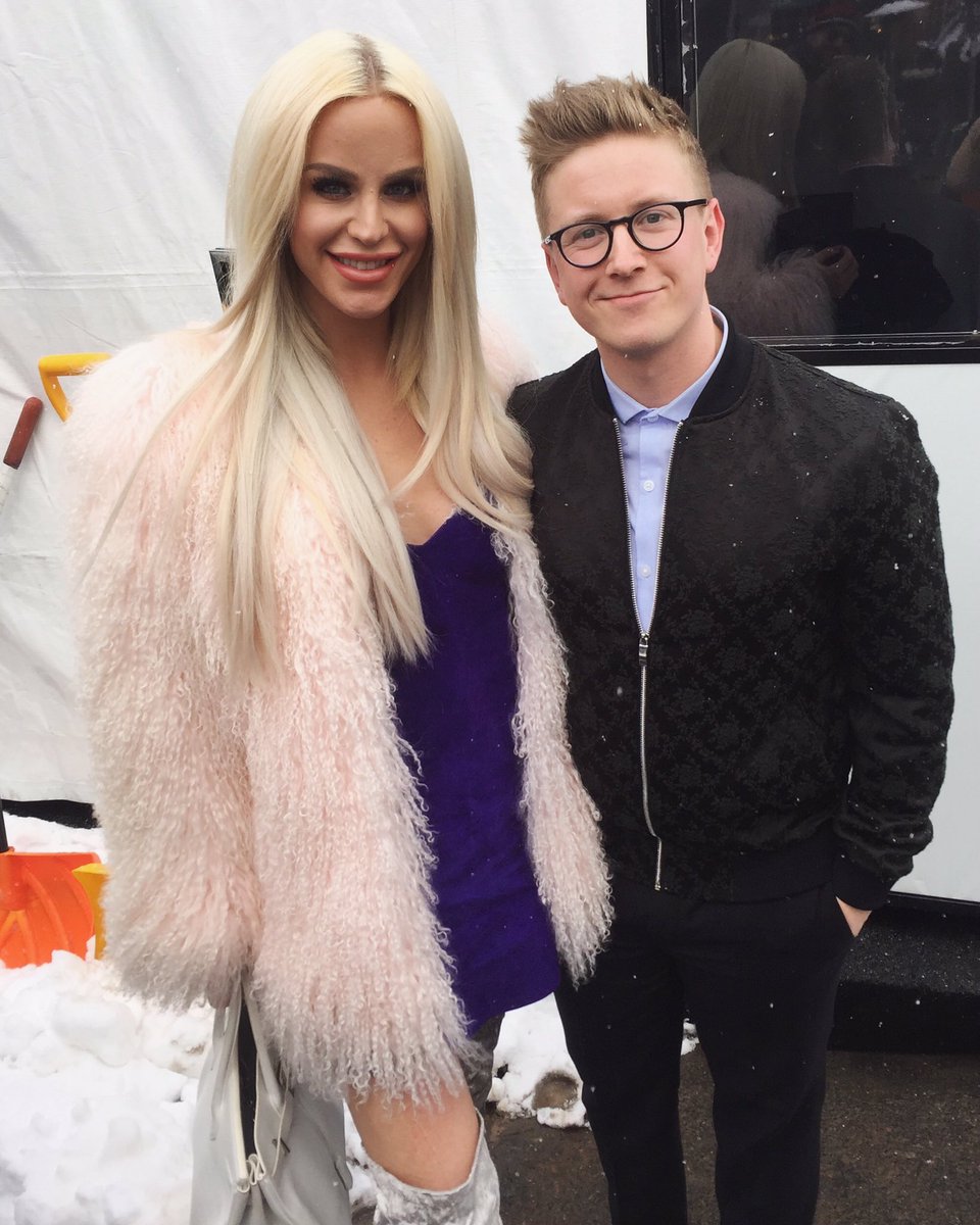 tyleroakley's tweet photo. ❄️👸🏼 #sundance 🙇🏼❄️ https://t.co/gptfmJXcsN