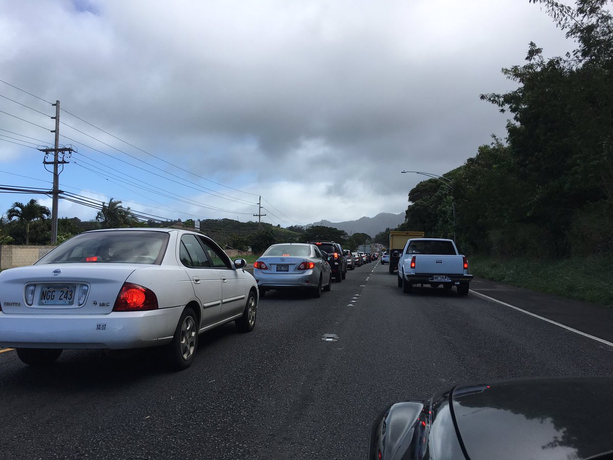 Nancy_C's tweet photo. H1/Kalanianaole closure has everyone going Pali to Waimanalo/Hawaii Kai. Awful traffic. Pic taken at Enchanted Lake turnoff. #hitraffic https://t.co/EPFCsqqY1A