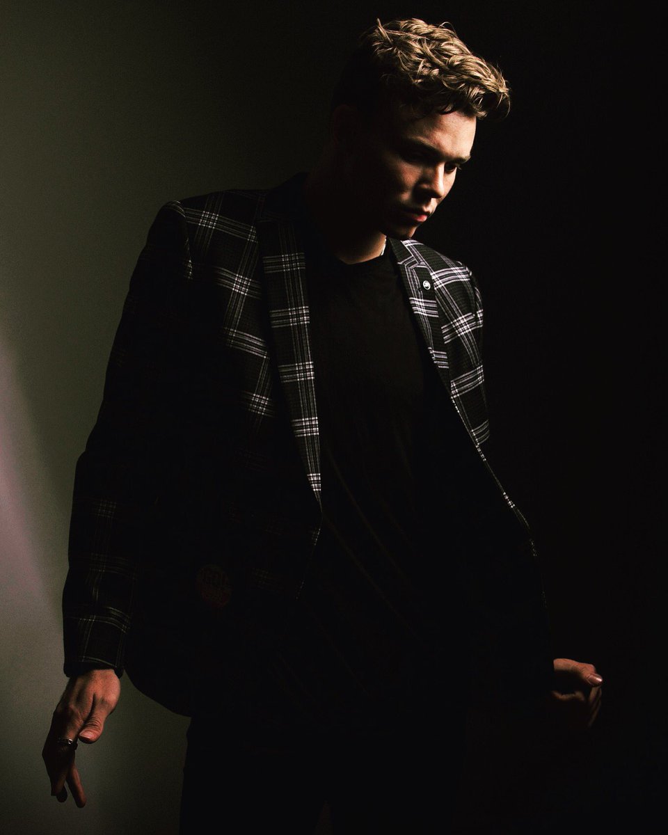 Had some fun takin photos with @hoeg yesterday, here's one x x 🖤📷