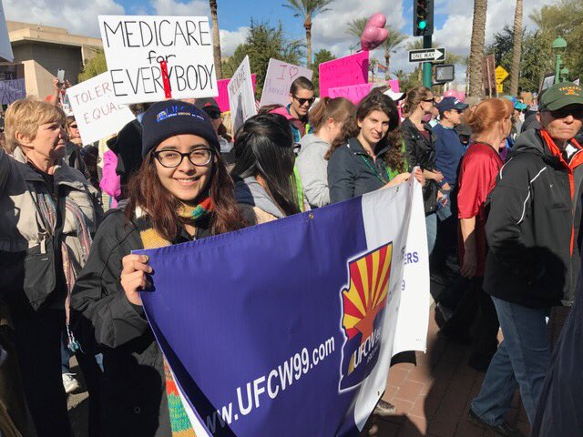MollyJMcGovern's tweet photo. @UFCW99 #WomenWorkers marching in Phoenix &amp; Tucson #WomensMarch #womensrightsarehumanrights @UFCW https://t.co/h14yQjpNDs