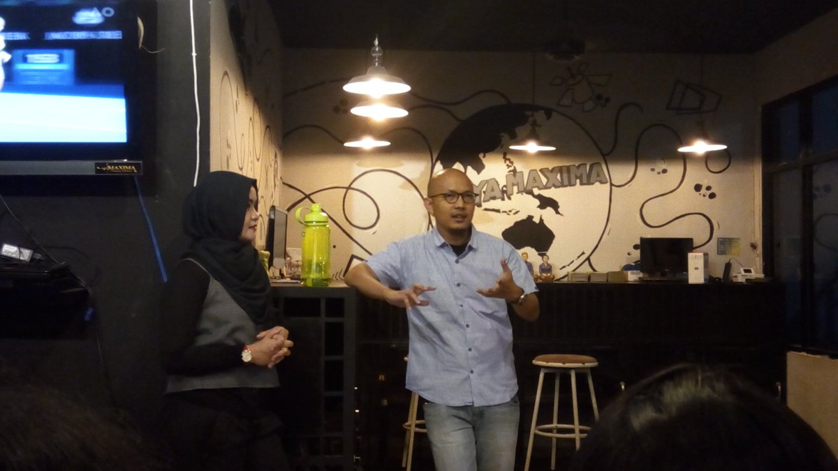 Udah ada ownernya, Pak Bayu &amp; Ibu Yuke yg bakal cerita sdkit ttg Surya Maxima (SurMax) 
#BloggerCihuyNgetrip #LampungCihuy