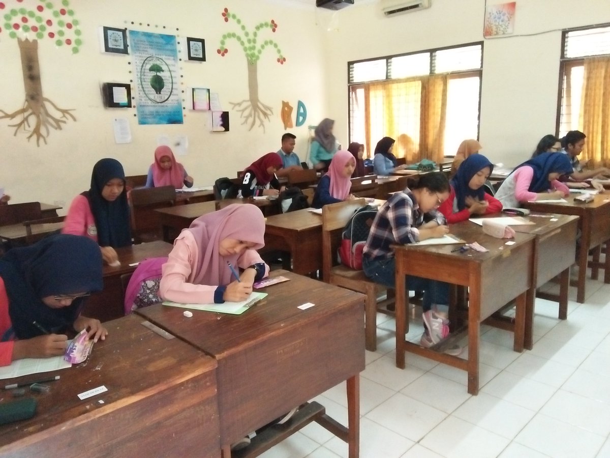 Peserta telah masuk ruangan dan tata tertib telah dibacakan :)
Yang belum datanh masih ditunggu ya

#MelangkahMenginspirasi #UIGTJ2017