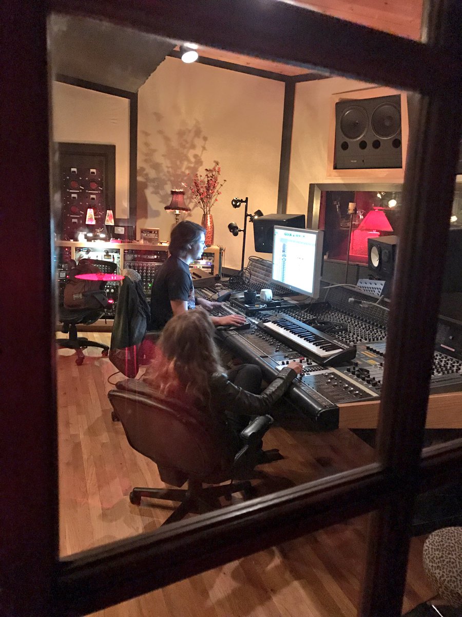 DHernandezMusic's tweet image. Creeping from the booth @ThatGirlHMT &amp;amp; Jake 🎧🎤👀👀 #creeper #boothvibes