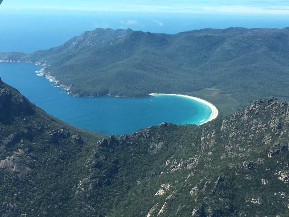 GordonFgordon68's tweet photo. Sensational scenic flight with Freycinet Air #freycinetair #freycinetlodge #wineglassbay https://t.co/FePC3MZn2F