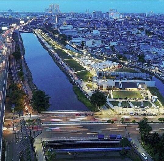 Senja di Kalijodo, foto: Kompas