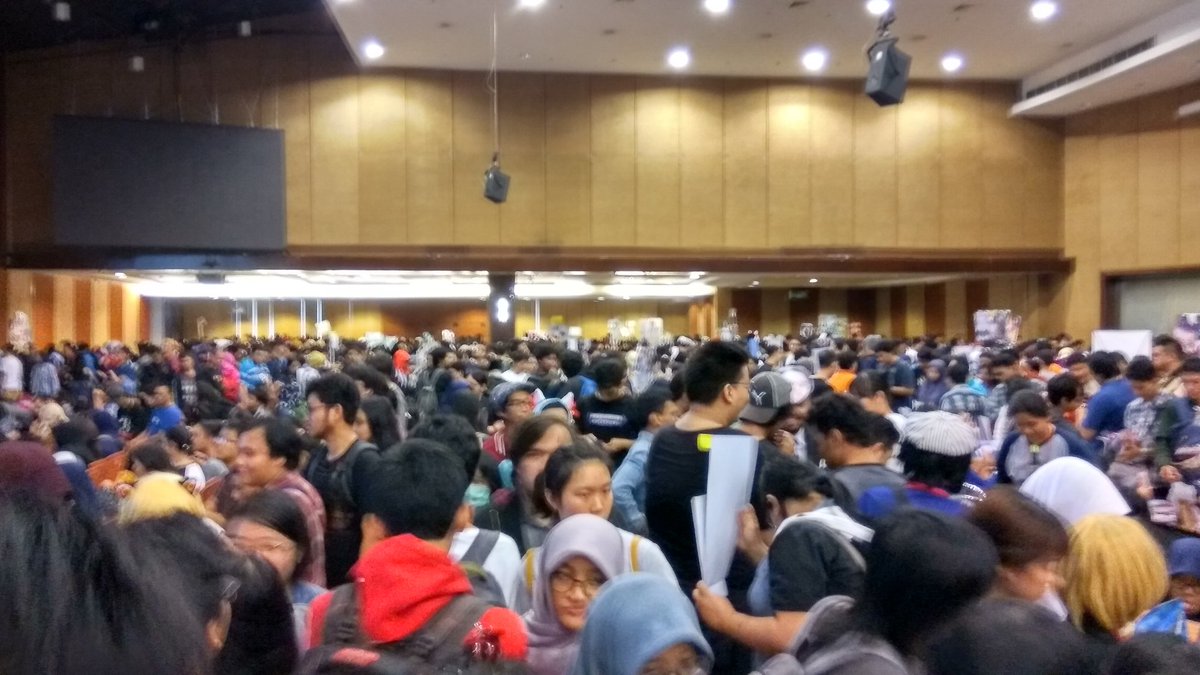 gorrzzz_'s tweet photo. Thx #comifuro8 . Pertama kali jadi panitia di acara sebesar ini... See you next #comifuro9 https://t.co/o1VicoDa47