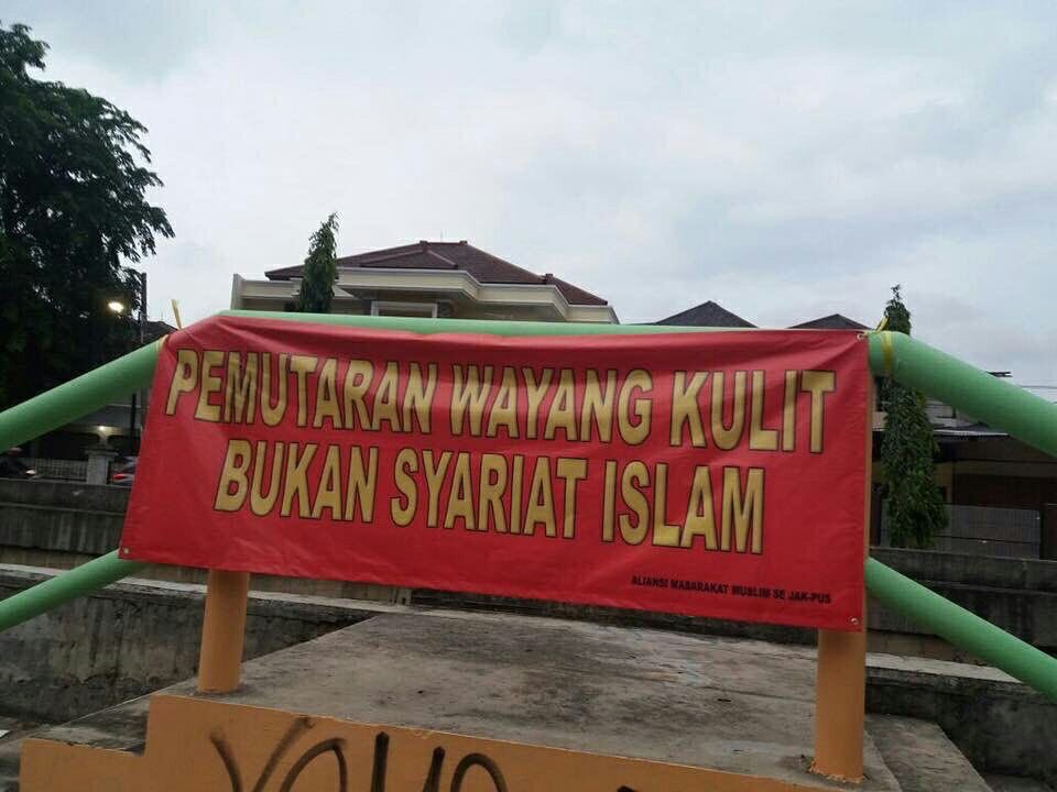 NoniZara's tweet photo. Orang-orang yang bikin ginian apa gak pada mikir dulunya pun wayang dipake buat nyebarin agama Islam? Sunan Kalijaga, maafin mereka ya. https://t.co/gYycT75Gb1