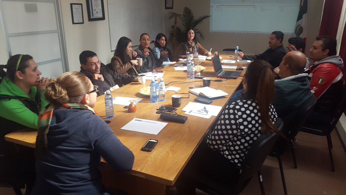 IMPLANDGO's tweet photo. Reunión d trabajo, avances p la integración Programa d Obra Pública 2017 @DurangoGob @DSocial_Dgo @AMD_Durango @ObrasMpales @INMUVI_Durango https://t.co/tPuDPDWyMQ
