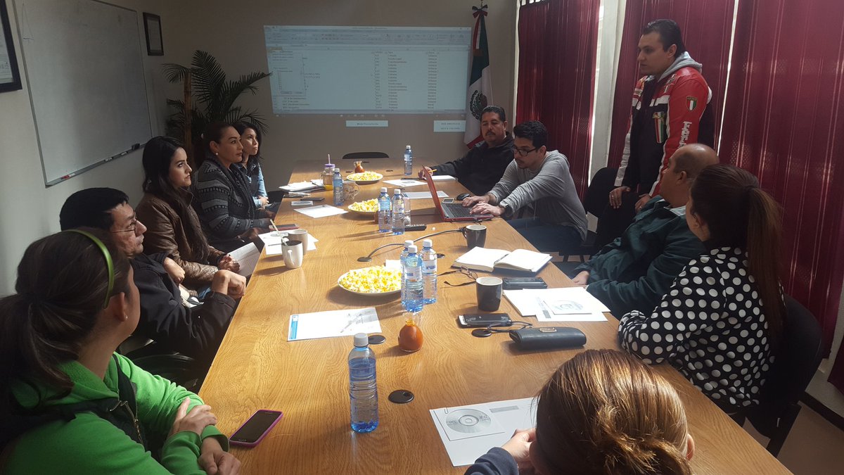 IMPLANDGO's tweet photo. Reunión d trabajo, avances p la integración Programa d Obra Pública 2017 @DurangoGob @DSocial_Dgo @AMD_Durango @ObrasMpales @INMUVI_Durango https://t.co/tPuDPDWyMQ