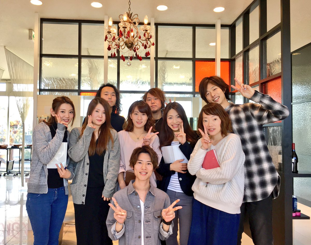 アースホールディングス採用 A Twitter 本日は Earth成田店 へ 成田店はネイル まつエクブースもある トータルビューティー サロン アットホームでスタッフ同士仲の良い店舗です 4月からは新卒も入社予定で楽しみ Earth 美容室 千葉 美容学生