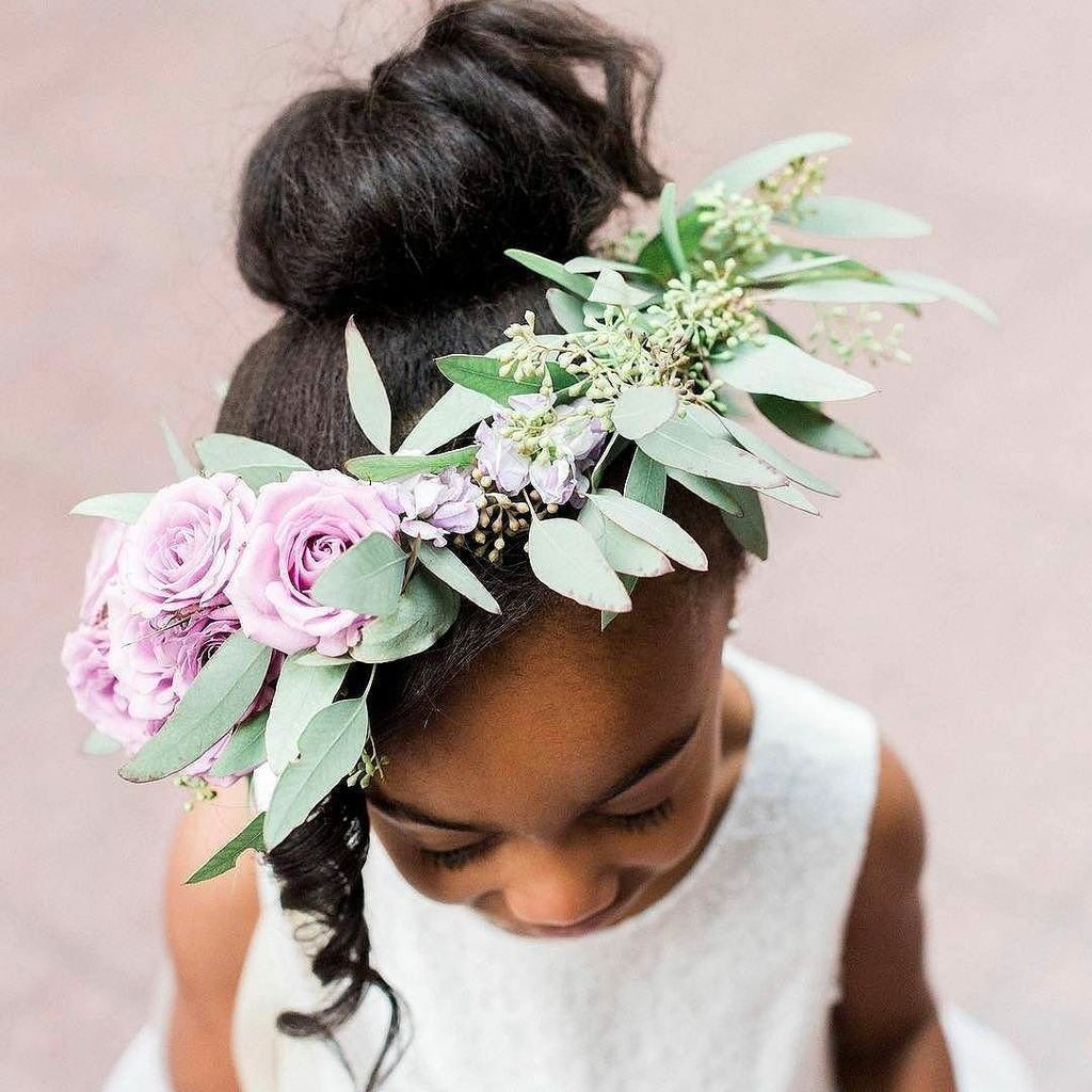 blksouthbelle's tweet image. Flower power. We are all about it. #blacksouthernbelle 
Image by  @blusheventcomp
・・・
Flower 👑 for a Princess.